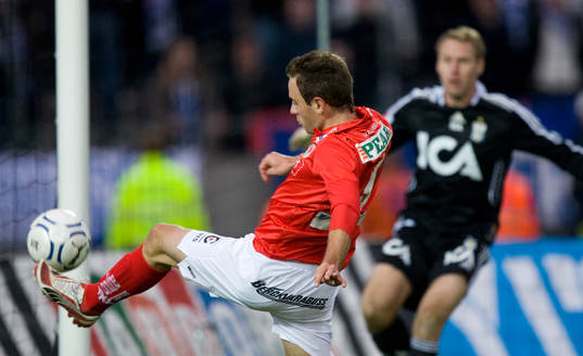 Stefan Larsson nära överlista Kim Christensson i