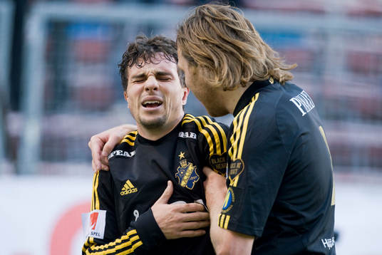 Daniel Mendes har ont i revbenet