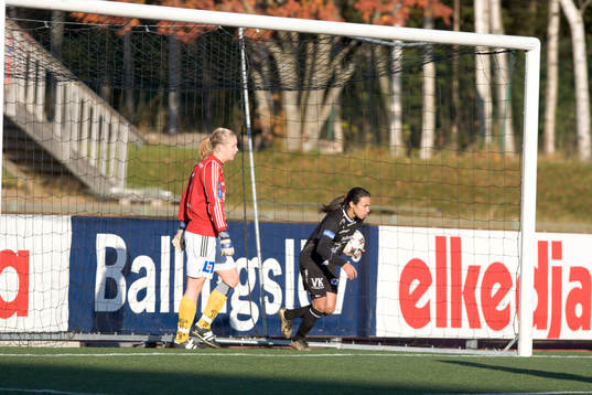 Marta Viera Da Silva, Umeå och Veronika Svensson, Målvakt