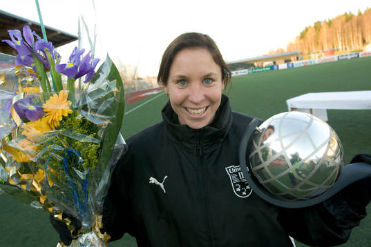 Hanna Ljungberg, med pokal