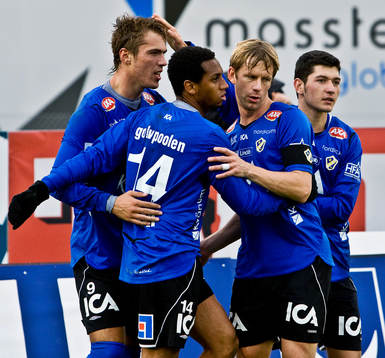 Anselmo gör 1-0 för Halmstad. Jubel