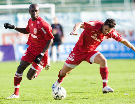 Aziz Corr Nyang och Stefan Batan anfaller