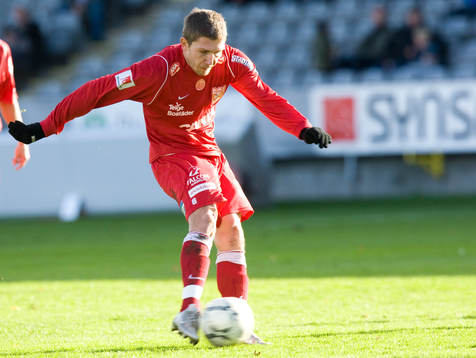 Frisparkskanon av Dennis Östlundh. Frispark