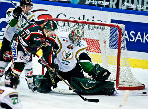 Jonas Gustavsson,  målvakt, Färjestad. Tomi Kallio,