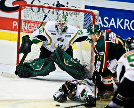 Jonas Gustavsson,  målvakt, Färjestad. Tomi Kallio,