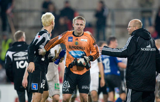 Fredrik Sundfors, målvakt, ser ganska nöjd ut när han