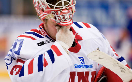 Johan Backlund, Målvakt Timrå tappade en lins ur ögat