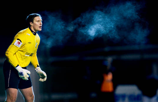 Colin Burns, målvakt, Ljungskile, i kylan, rök, ånga