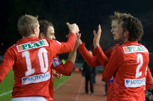 Glädje, handslag, high five, grattis
