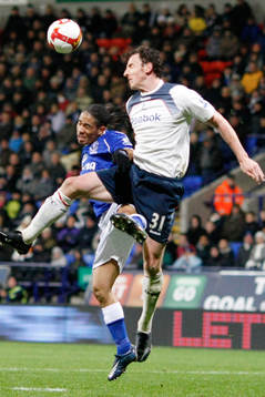 Andrew O'Brien och Steven Pienaar, nickduell