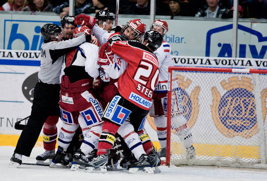 Bråk, Oscar Steen, Modo och Magnus Pääjärvi Svensson,