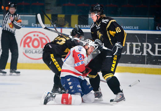 Patrik Ahlstrand, Borås på knä framför David Engblom,