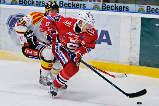 Lars Jonsson, Brynäs, försöker få tag på Stefan