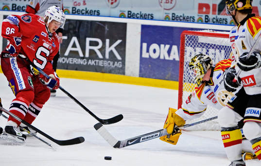 Linus Klasen, Södertälje, oroar framför Anders