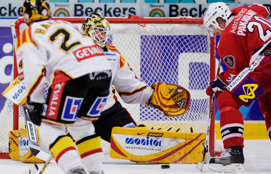 Petri Pakaslahti, Södertälje, gör 3-0 bakom Anders
