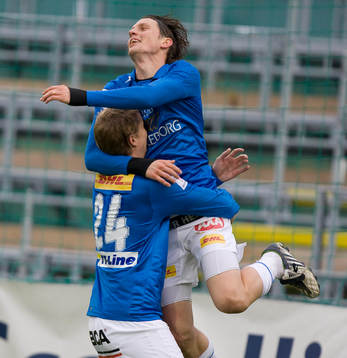 Kristian Haynes kastar sig i famnen på Andreas Drugge