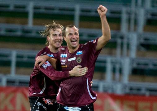 Gefles Hans Berggren jubel och kramas om av Daniel Theorin