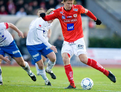 2-0 Viktor Elm sliter sig loss och skjuter