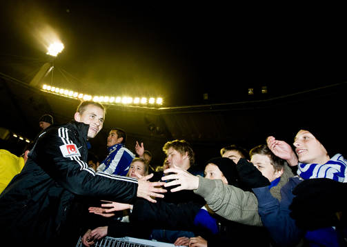 Niclas Alexandersson, tackas av publiken