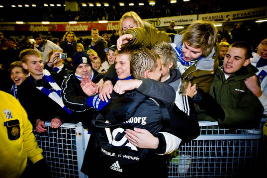 Niclas Alexandersson, tackas av publiken