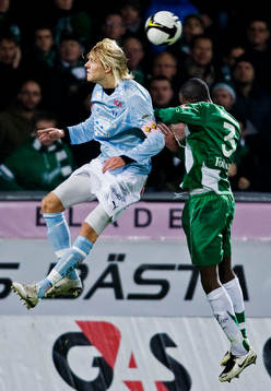 Ola Toivonen, Malmö, vinner en nickduell mot José