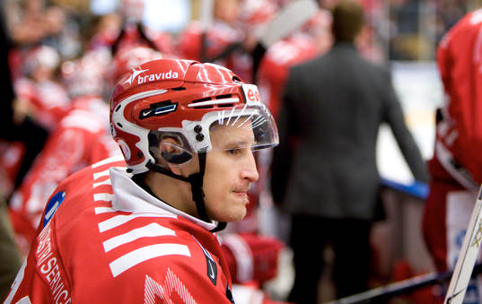 Jonathan Hedström,  på bänken