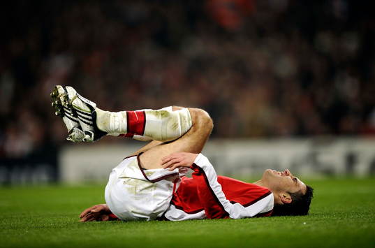 Robin van Persie, Arsenal, grimaserar av smärta