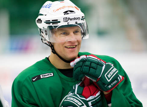 Bläddra bland fler bilder av Ishockey, Elitserien, RögleThe way of life, the game of loveSo