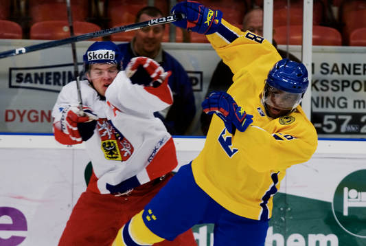 Jiri Jebavy, Tjeckien, tacklar Carl Gustafsson, Sverige