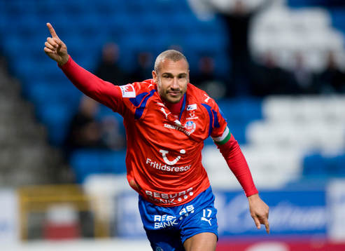 Henrik Larsson gör segermålet 2-1. Jubel