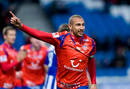 Henrik Larsson gör segermålet 2-1. Jubel
