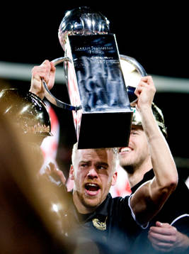 Mikael Eklund, med pokal, jubel. Svenska Mästare, SM-guld,