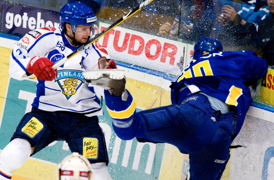Petteri Nummelin, Finland trycker in Martin Thörnberg,