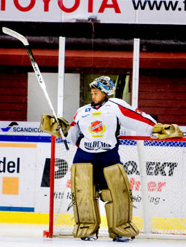 Mark Owuya, målvakt