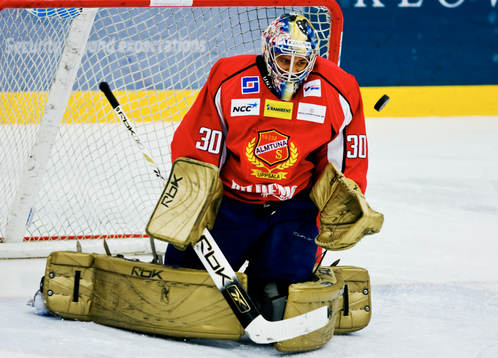 Mark Owuya, målvakt