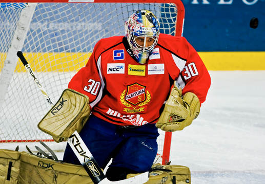 Mark Owuya, målvakt