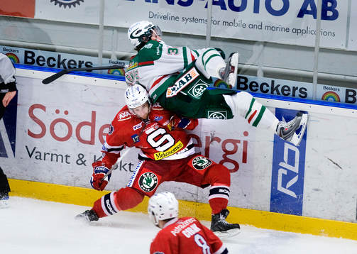 Mario Kempe, Rögle flyger över Per Hallin, Södertälje