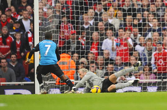 Bläddra bland fler bilder av Fotboll, Premier League, Arsenal - Aston Villa