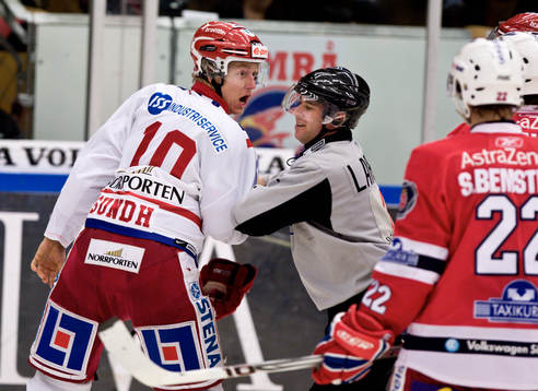 Oscar Sundh, Timrå bråkar till sig 2+10min
