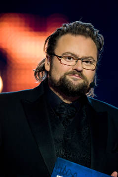 Adam Alsing Programledare