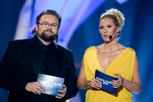 Adam Alsing och Jessica Almenäs Programledare