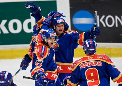 Niklas Anger och Michael Holmqvist, jubel