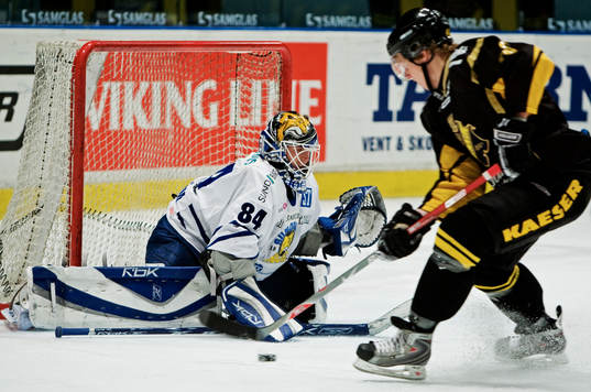 Per Savilahti-Nagander, AIK, är nära att göra mål på