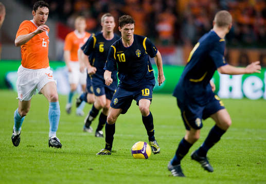 Marcus Berg, Sverige, och Mark van Bommel, Holland