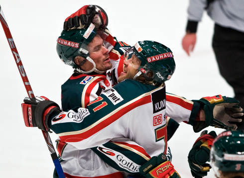 Ronnie Sundin, och Tomi Kallio, Frölunda, jubel