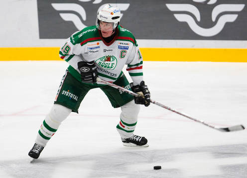 3-3 Kenny Jönsson laddar för målskottet