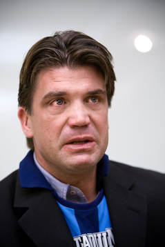 Presskonferens, Bosse Andersson avgår