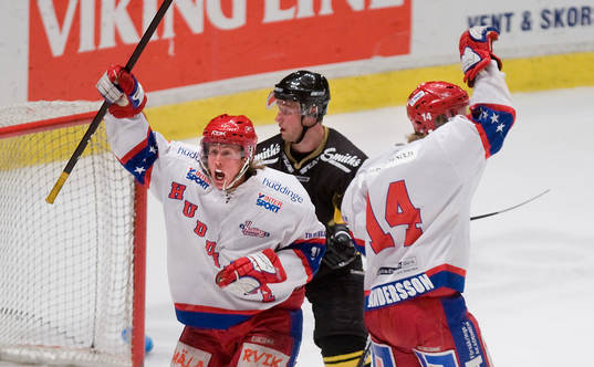 Mikael Johansson och Jesper Andersson, Huddinge jublar.