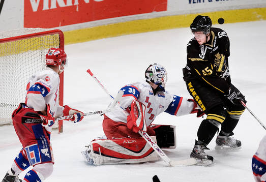 Per Savilahti-Nagander, AIK har inte riktigt koll på pucken
