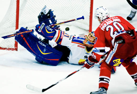 Petri Pakaslahti, Södertälje gör 4-0 på Gustaf Wesslau,